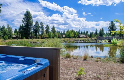 Sunriver Cabin | Caldera Luxury Cabin with Access to Forest House