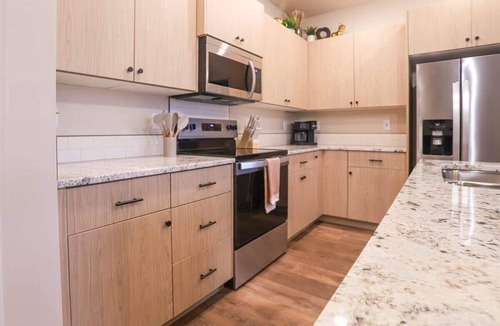 Caldwell Condo | Caldwell Townhome Near Downtown | Sleeps 10 | King Bed