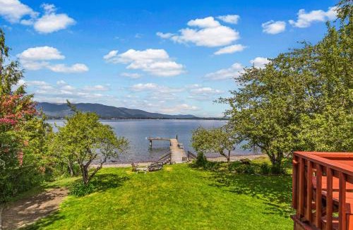 Sandpoint House | Calm Waters Lakeside Cabin