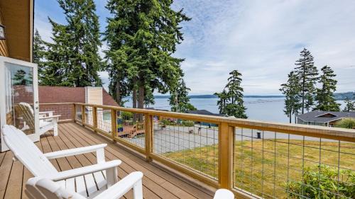 Greenbank House | Camano Vista Paradise by AvantStay
