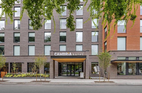 Pearl District Hotel | Cambria Hotel Portland - Pearl District
