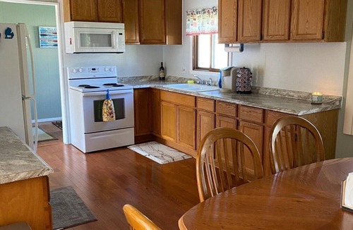 Indian River House | Canal Front Hideaway - 3 Bedroom 2 bath House with overnight boat docking