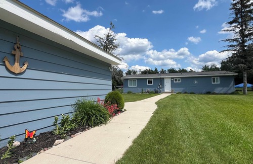 Indian River House | Canal Front Hideaway - 3 Bedroom 2 bath House with overnight boat docking