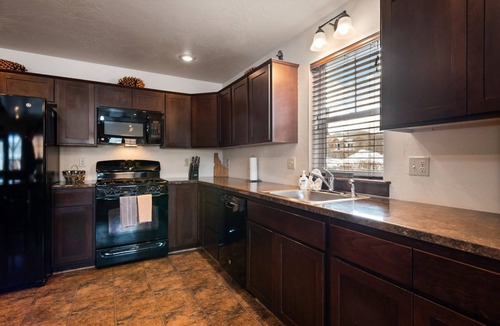 Dover Bay House | Canam Cabin - 3 Bedroom 3 Bath Parkside Bungalow