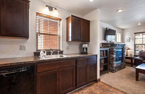 Dover Bay House | Canam Cabin - 3 Bedroom 3 Bath Parkside Bungalow