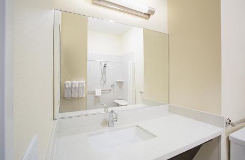Dickinson Hotel | Candlewood Suites Dickinson by IHG
