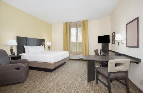 Dickinson Hotel | Candlewood Suites Dickinson by IHG