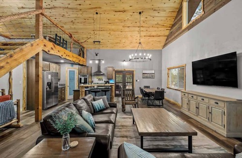Williams House | Canyon Gateway with Hot Tub