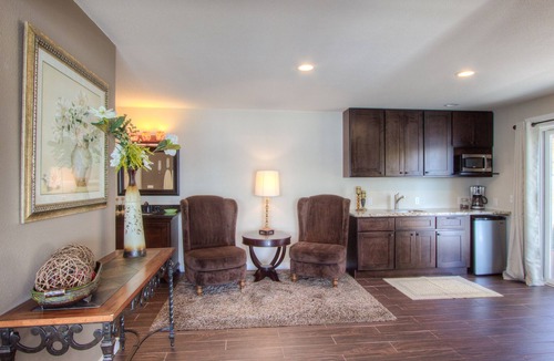 Gig Harbor House | Captain's House- Luxury Beachfront Home. 2 Levels for group fun or privacy