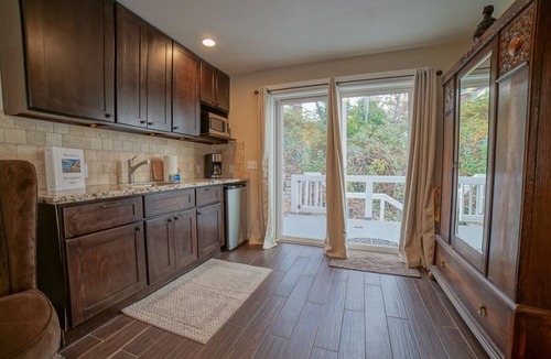Gig Harbor House | Captain's House- Luxury Beachfront Home. 2 Levels for group fun or privacy