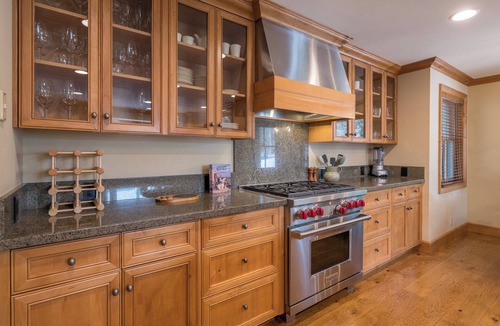 Elkhorn House | Captivating Historic Cottage! Majestic Views! Near Village