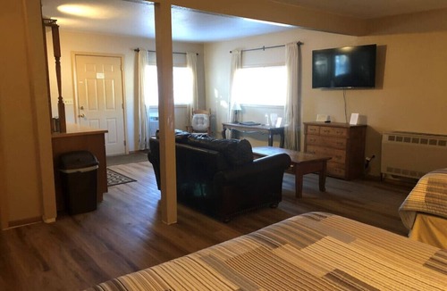 Kerby Condo | Caramella Room at Kerbyville Inn