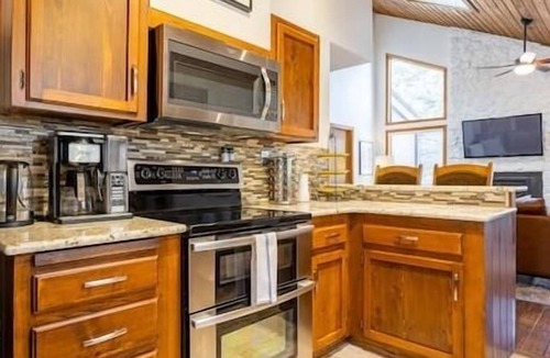 Sunriver Cabin | Carefree Cabin · Family/Pets/AC/Hot tub/Fireplace/SHARC/Village