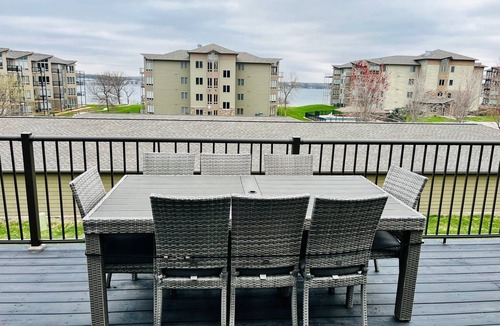Spirit Lake House | Casa Lago & 6-seat UTV with 4-Beds & Okoboji Lake Views steps from Bridges Bay!