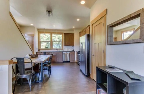 White Salmon House | Casa Roja - Mt Hood view townhome in the heart of White Salmon