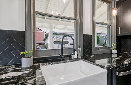 North End House | Casa Van Gogh: a Historic N. Slope retreat