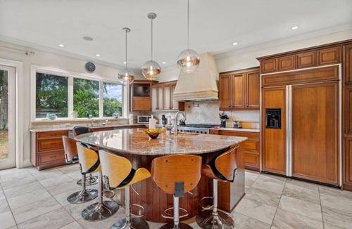 Bellevue House | Casa Woodridge: A Stylish Bellevue Retreat