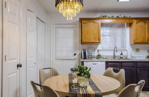 Decatur House | CasaOasis Elegance Decatur Home