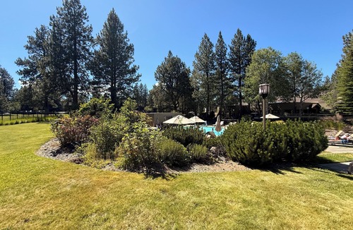 Bend Condo | Cascade 1BD Retreat at Seventh Mountain Near Mt. Bachelor & Deschutes River