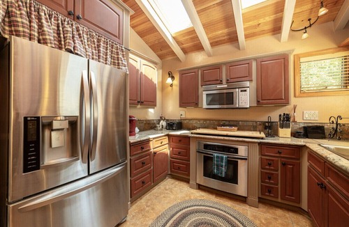 Three Rivers House | Cascade Basecamp, Fully Fenced/Hot Tub/Pet Friendly!