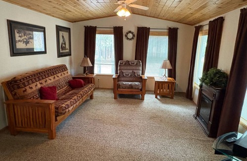 Crescent Cabin | Cascade Fiesta Chalet, Pet friendly 2 - 505