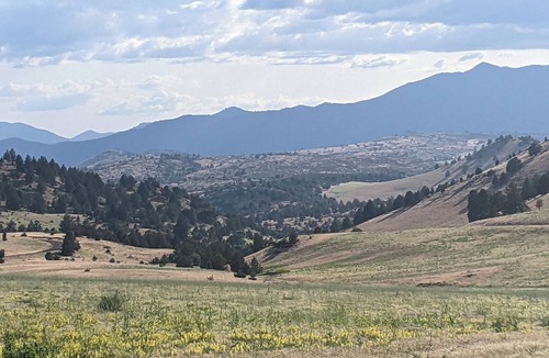 Hornbrook RV Rental | Cascade Valley Wonderland campground in Hornbrook perfect for outdoor adventures
