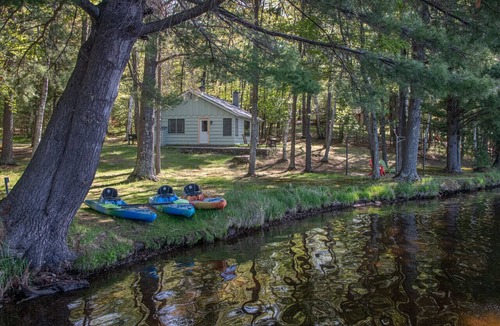 Eagle River Cabin | Catfish Lakeside Cottage