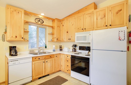 Worley Cottage | Cave Bay Vacation Rental w/Game Room!