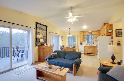 Worley Cottage | Cave Bay Vacation Rental w/Game Room!