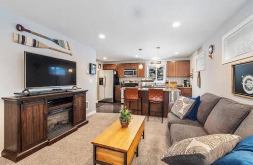 Coeur d'Alene Cottage | CDA Cottage - Downtown/Sanders Beach - Hot Tub, Fire Pit, New 65in TV in Bedroom