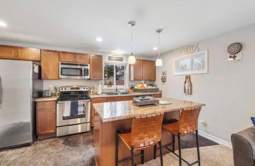 Coeur d'Alene Cottage | CDA Cottage - Downtown/Sanders Beach - Hot Tub, Fire Pit, New 65in TV in Bedroom