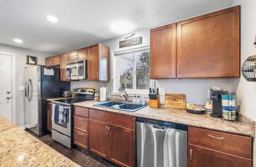 Coeur d'Alene Cottage | CDA Cottage - Downtown/Sanders Beach - Hot Tub, Fire Pit, New 65in TV in Bedroom