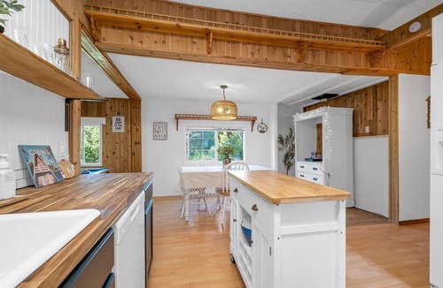 Worley Cabin | CDA Lake-Kayaks-Hot Tub-Boat Slip & More!