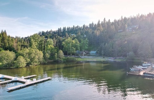 Worley Cabin | CDA Lake-Kayaks-Hot Tub-Boat Slip & More!