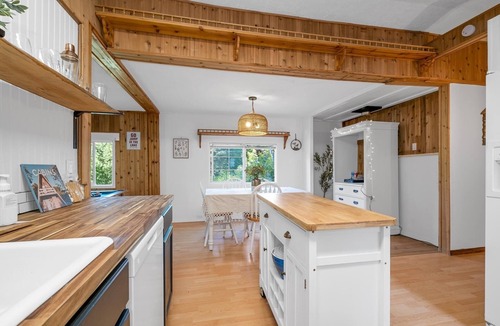 Worley Cabin | CDALake-Kayaks-Hottub-BoatSlip-PoolTable