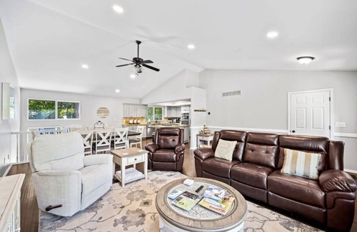 Post Falls House | Cedar Falls Retreat: Beachfront 5BR Home w/Community Beach Access
