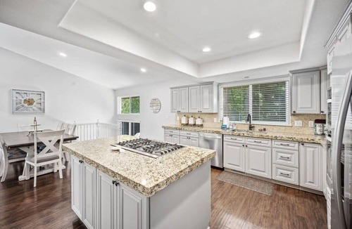 Post Falls House | Cedar Falls Retreat: Beachfront 5BR Home w/Community Beach Access