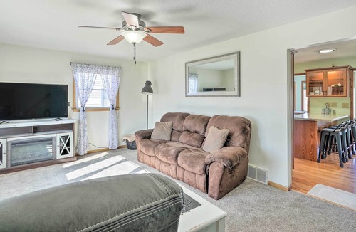 Cedar Rapids House | Cedar Rapids Home ~ 3 Mi to Dtwn!