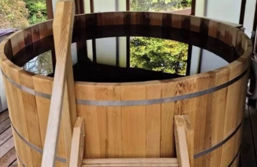 Buckley RV Rental | Celestial Yurt | Cedar Hot Tub | 1 hr to Skiing & Mt Rainier