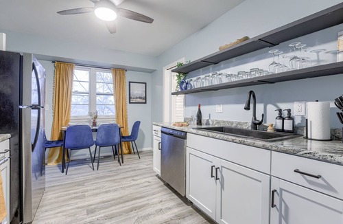Benson House | Central 4BD Home - Spacious Backyard & Fun Games