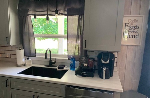 St. Helen House | Central air conditioning, very clean, cozy and Spacious House. Close to trails.