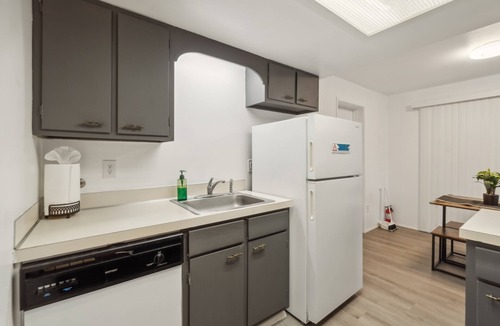 Lake Hills House | Central Bellevue Retreat 2 Bedroom Duplex