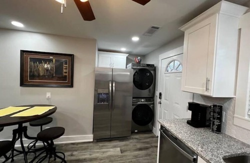 Lebanon House | Central Retreat C, NEW Family and Pet Friendly