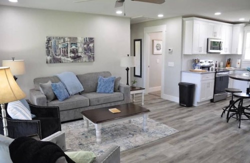Lebanon House | Central Retreat D, NEW, Close to Everything!