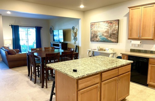 Coeur d'Alene House | Central townhome 2B/2.5b w loft, bbq and propane fire pit. 11min from downtown