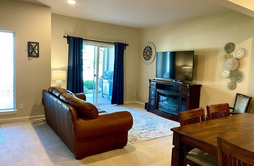 Coeur d'Alene House | Central townhome 2B/2.5b w loft, bbq and propane fire pit. 11min from downtown
