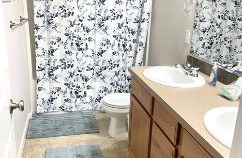 Coeur d'Alene House | Central townhome 2B/2.5b w loft, bbq and propane fire pit. 11min from downtown