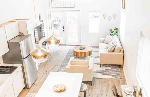 Centralia House | Centralia Garden Cottage | Cozy Loft Retreat