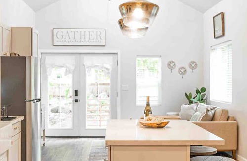 Centralia House | Centralia Garden Cottage | Cozy Loft Retreat