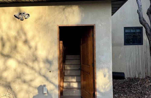 Hailey Apartment | Centrally located, bright studio next to the bike path in downtown Hailey